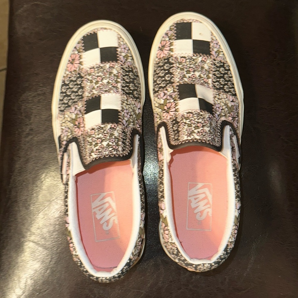 Women's Vans wore less than 5 times size 8